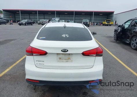 2018 Kia Forte Lx z USA, uszkodzony, nr VIN 3KPFK4A72JE242126